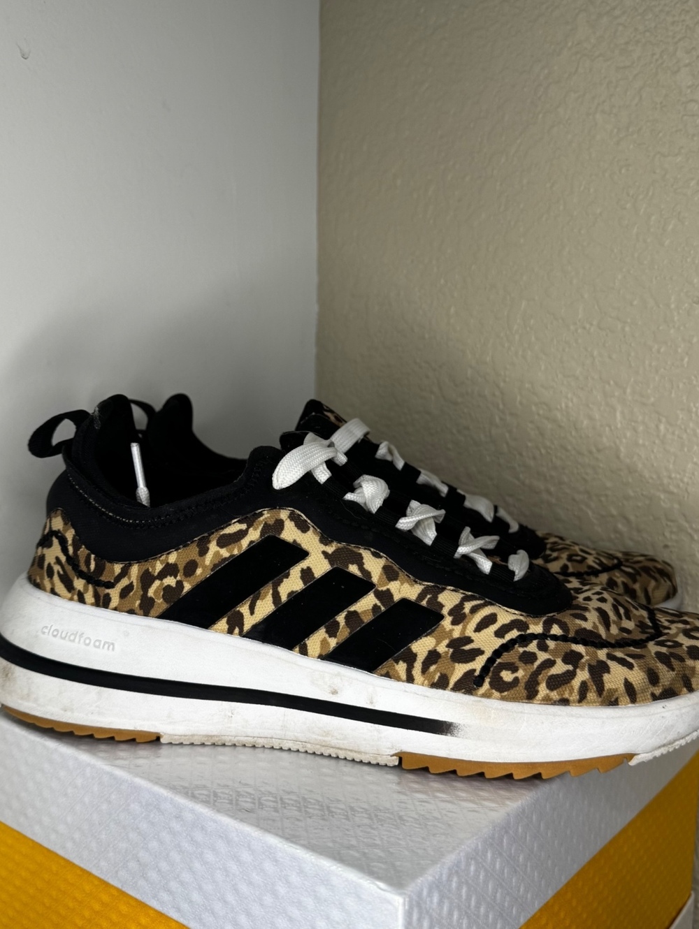 adidas Cloudfoam Leopard Print Sneakers Women’s 6 Black White Gum
